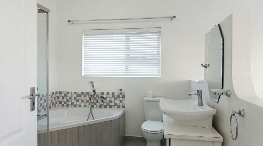 4 Bedroom Property for Sale in Oceanview Heights Western Cape